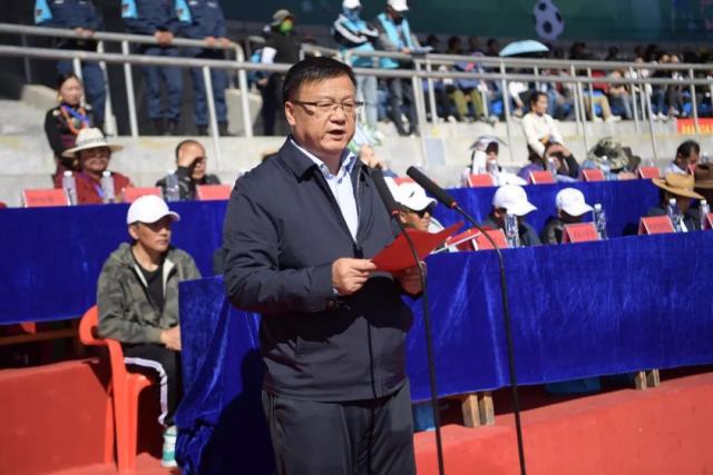 中国男篮获胜，关键球员表现突出，教练调整阵容引关注